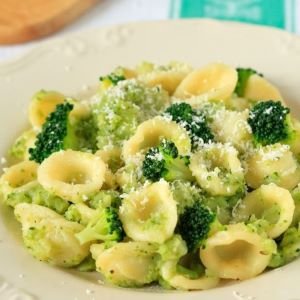 Orecchiette alle cime di rapa, specialità di Bari