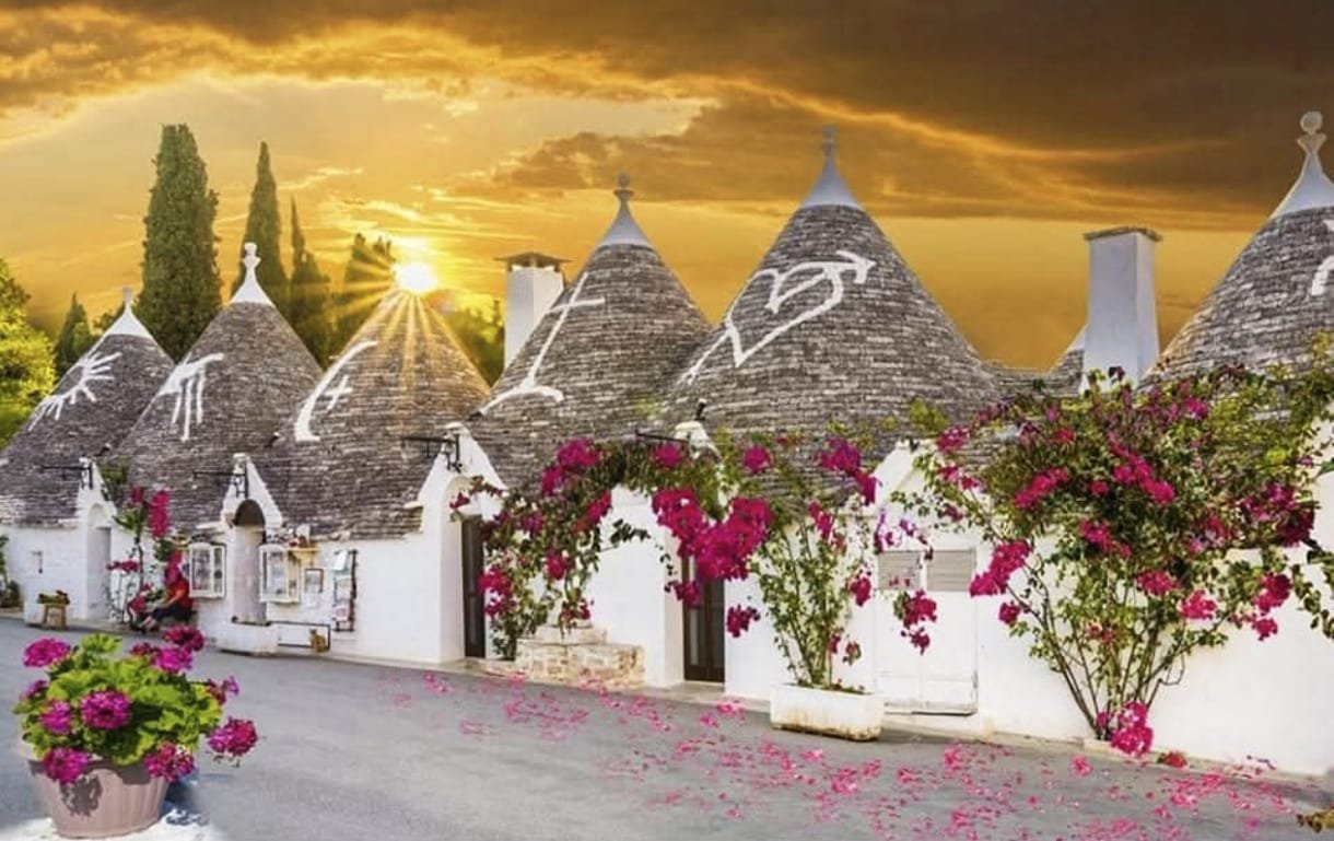 Trulli d'Alberobello au coucher du soleil, Vallée d'Itria, Pouilles